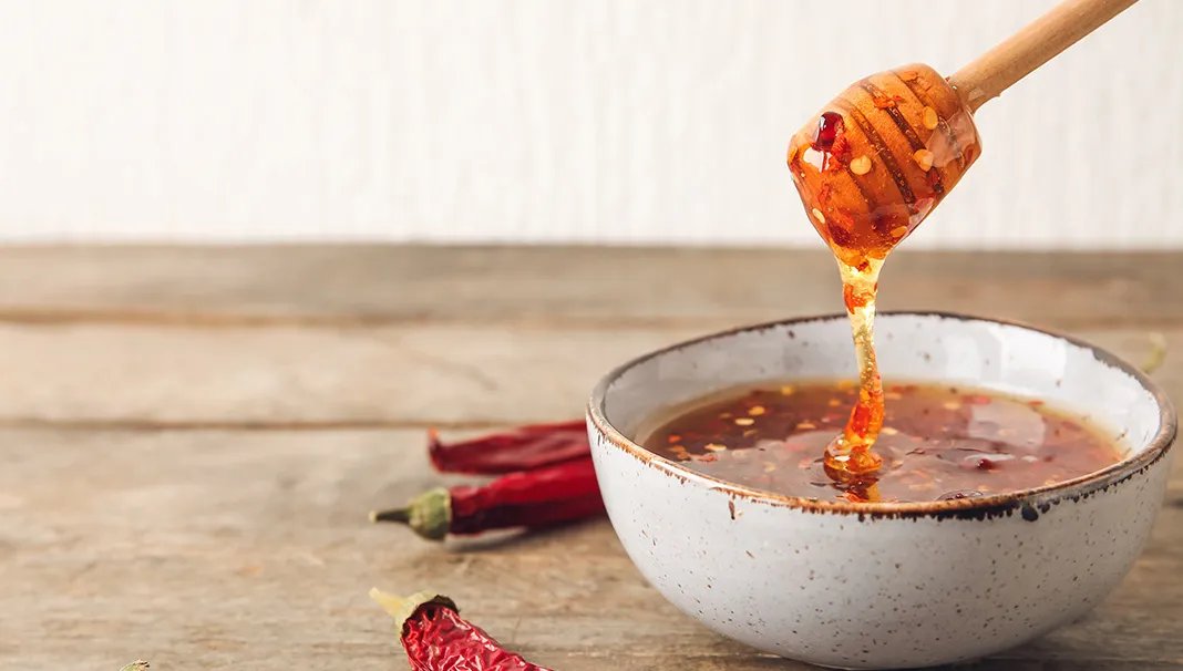 Nostalji ve Lezzetin Evrimi

klasik tatlar yeni formatlar

“Swicy” 

tatlı ve baharatlı kombinasyonlar
karmaşık ve çok boyutlu tat profiller

ekşi ve baharatlı tatların birleşimi, özellikle atıştırmalık ve tatlı ürünlerde 

bursaajansi.com/kose-yazilari/…