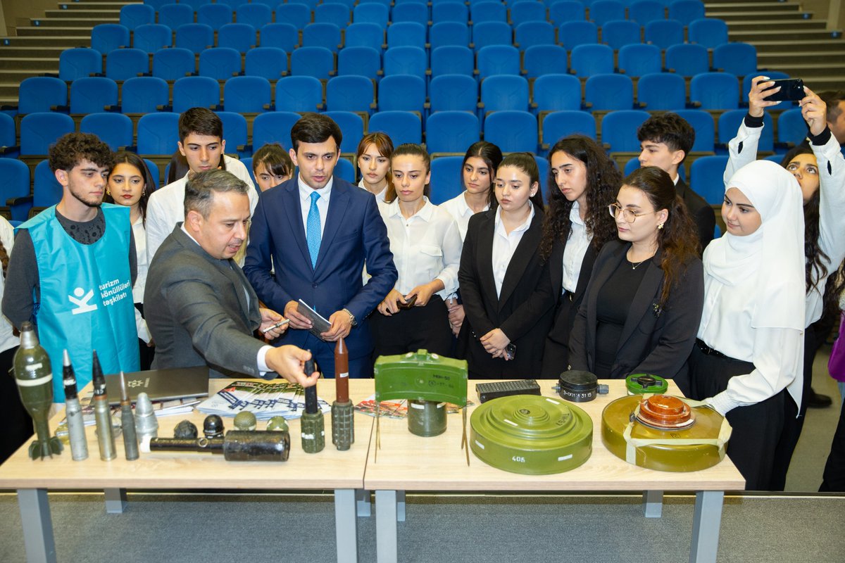 <a href="/ANAMA_gov_az/">ANAMA</a>  və ASAN könüllüləri “Zəfərdən Təhlükəsiz Qayıdışa” adlı tədbir keçirib.  

Ətraflı: facebook.com/share/p/17JHJU…
 
#AKT #ASANVolunteers #ASANKönüllüləri #ANAMA #Minatəmizləmə #MinadanAzadTorpaq #ZəfərGünü