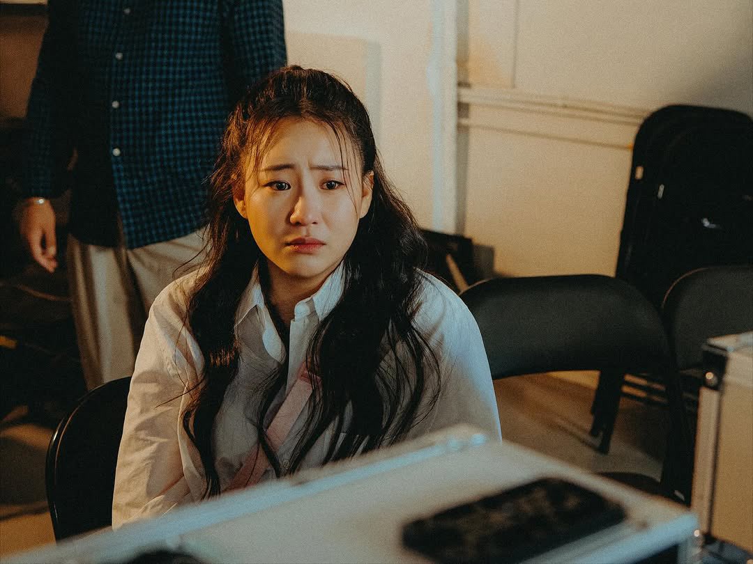 shuzkay's tweet photo. hyunah unnie while suzy and dohyun filmed the mv… 🥹❤️‍🩹 proud of ur vision, unnie!! https://t.co/TSpTe8BXiJ