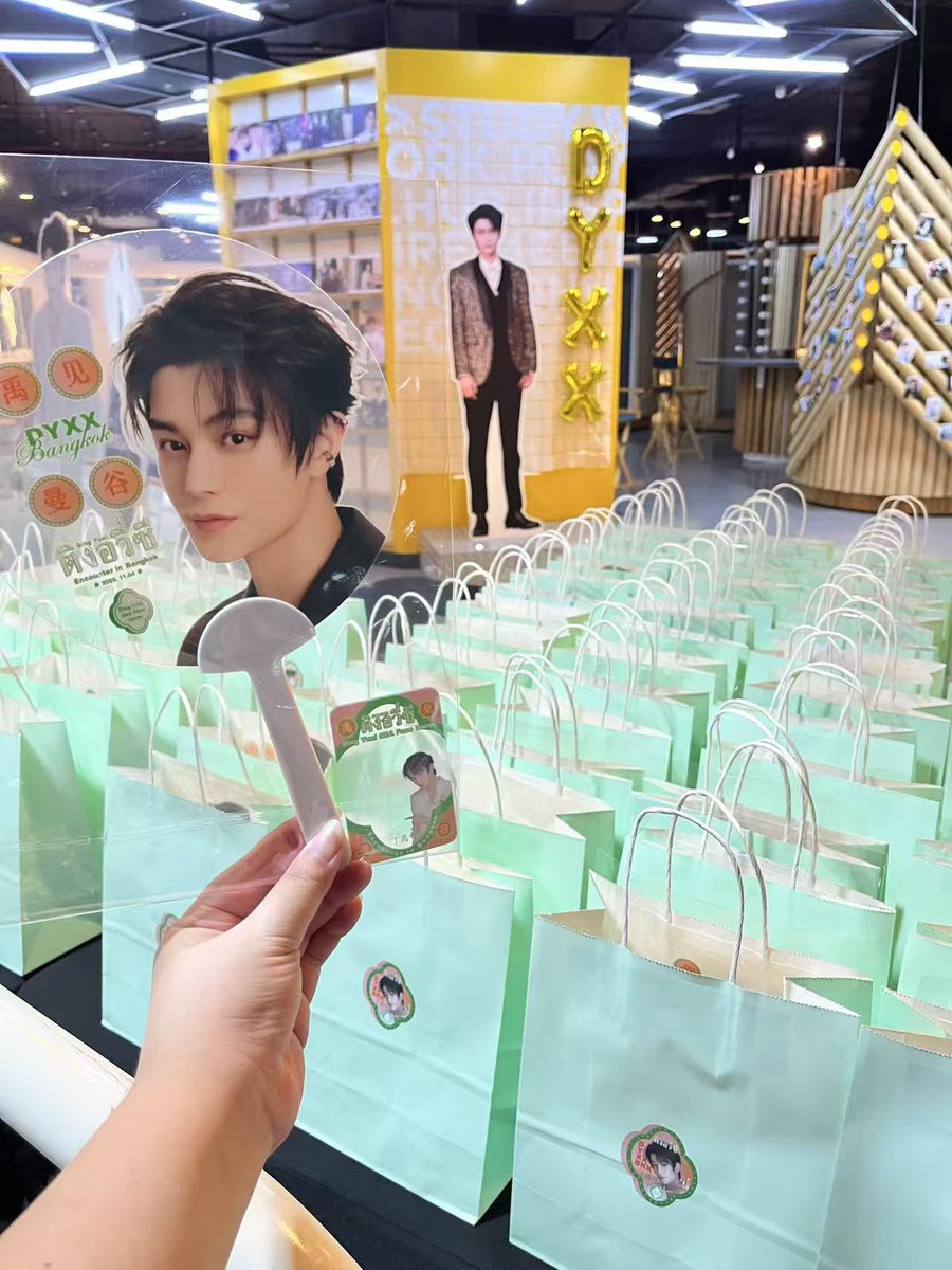 DingYuXiThai's tweet photo. วันนี้ห้ามพลาด! Giveaway ที่หล่อ และงามเลิศที่สุดในปฐพี 🥰

กติกาการรับ Giveaway:
1. กดติดตาม #ติงอวี่ซี บน Instagram หรือ บน weibo @丁禹兮 
2. ถ่ายรูปคู่กับโปรเจกต์ของทีมพวกเรา
3. ติด tag @ dingyuxi_ryan และใส่ hashtag #WeTVAlwaysMore2026 #DingYuxiEncounterInBangkok

1/1 https://t.co/3bCTcgnUmF
