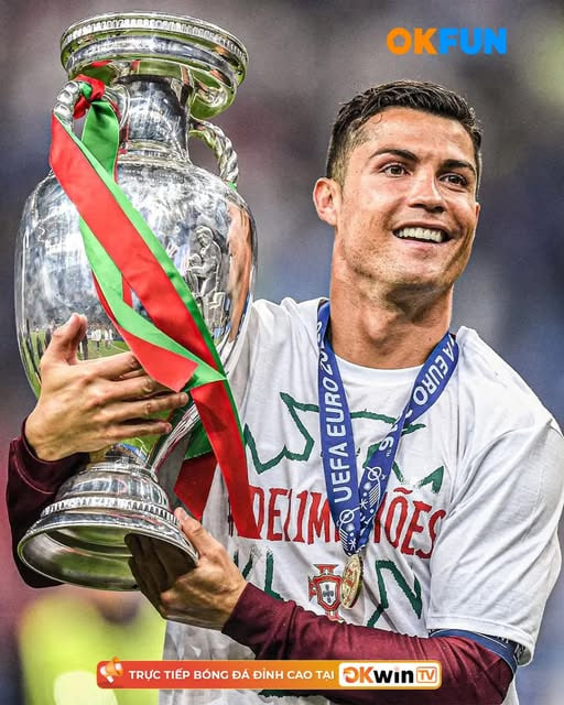 OkFunSport's tweet photo. 👑 Ronaldo: “Winning the EURO is as glorious as the World Cup!” — passion, pride, and records that chase him, not the other way! 🇵🇹🔥
#OKwinTV #OKFun #OKFunTV https://t.co/L2XKCAP7uu