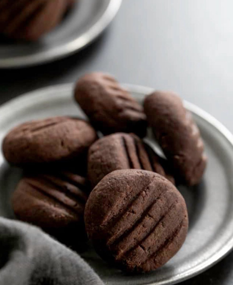 SnapbiteCafe's tweet image. delicious cookies from Snapbite cafe
small pack 15k 
medium pack 25k
( chocolates chip cookies &amp;amp; vanilla ) 
ORDER DIRECTLY; 0771390697