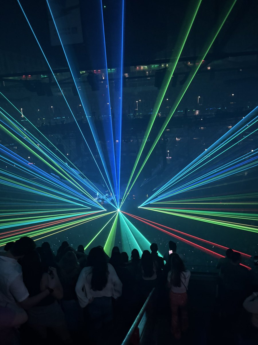 songsbyclancy's tweet photo. the most beautiful lights ever are at a tame impala concert btw https://t.co/oBWFoMtcAP