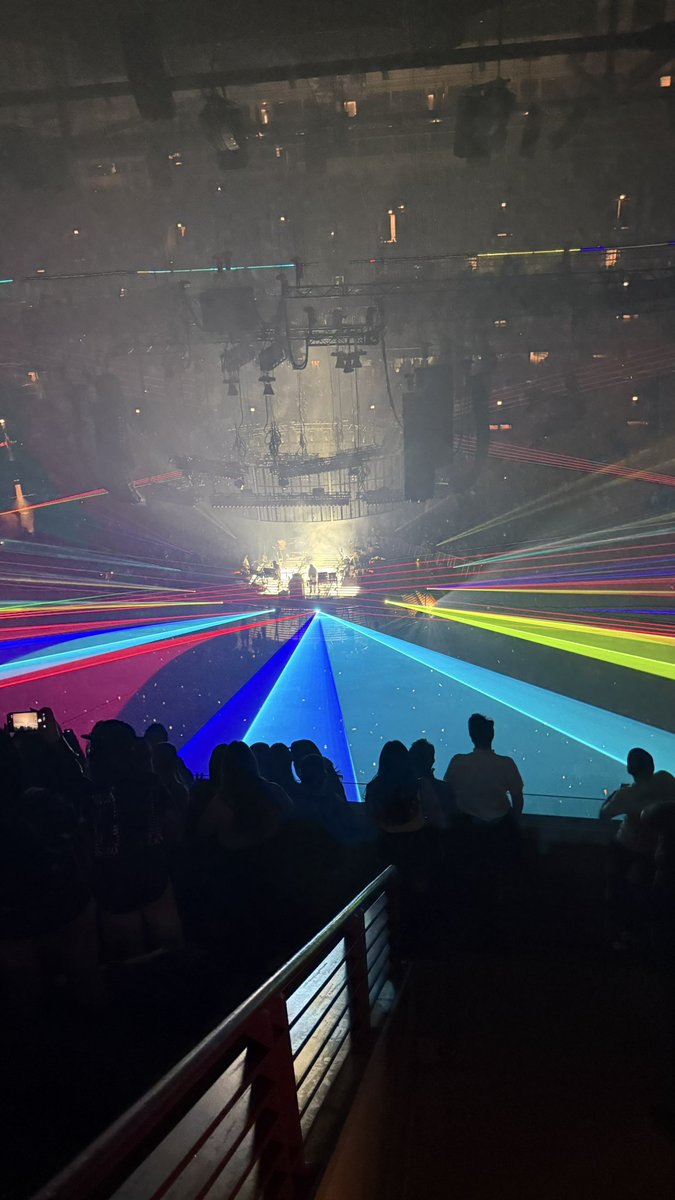 songsbyclancy's tweet photo. the most beautiful lights ever are at a tame impala concert btw https://t.co/oBWFoMtcAP