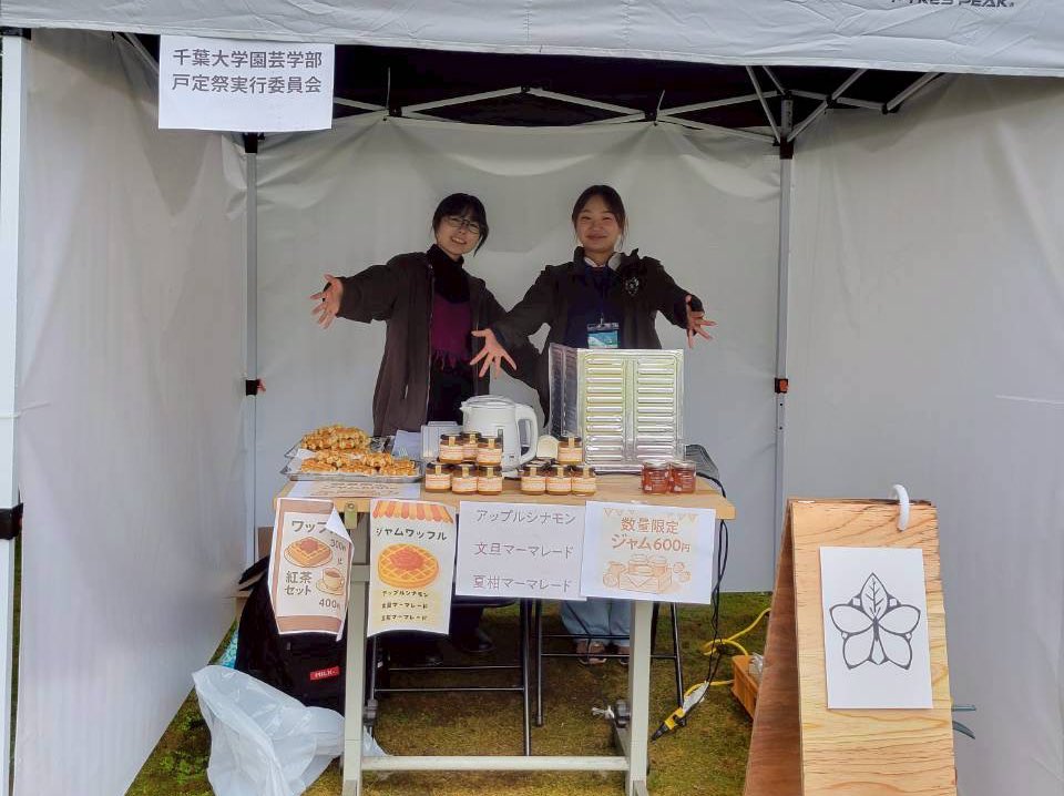 tojosai's tweet photo. 🎉2日目も相変わらずの大盛況！ 戸定が丘歴史公園のマルシェにも参加させていただきました₊˚⊹𐦍༘⋆₊⊹ ビンゴ大会や各研究ブースでは、皆さんの笑顔があふれていました🥰❣️ スタンプラリーの「戸定梨香さん」コラボも大好評🐨🎀 https://t.co/XAywEcMAul