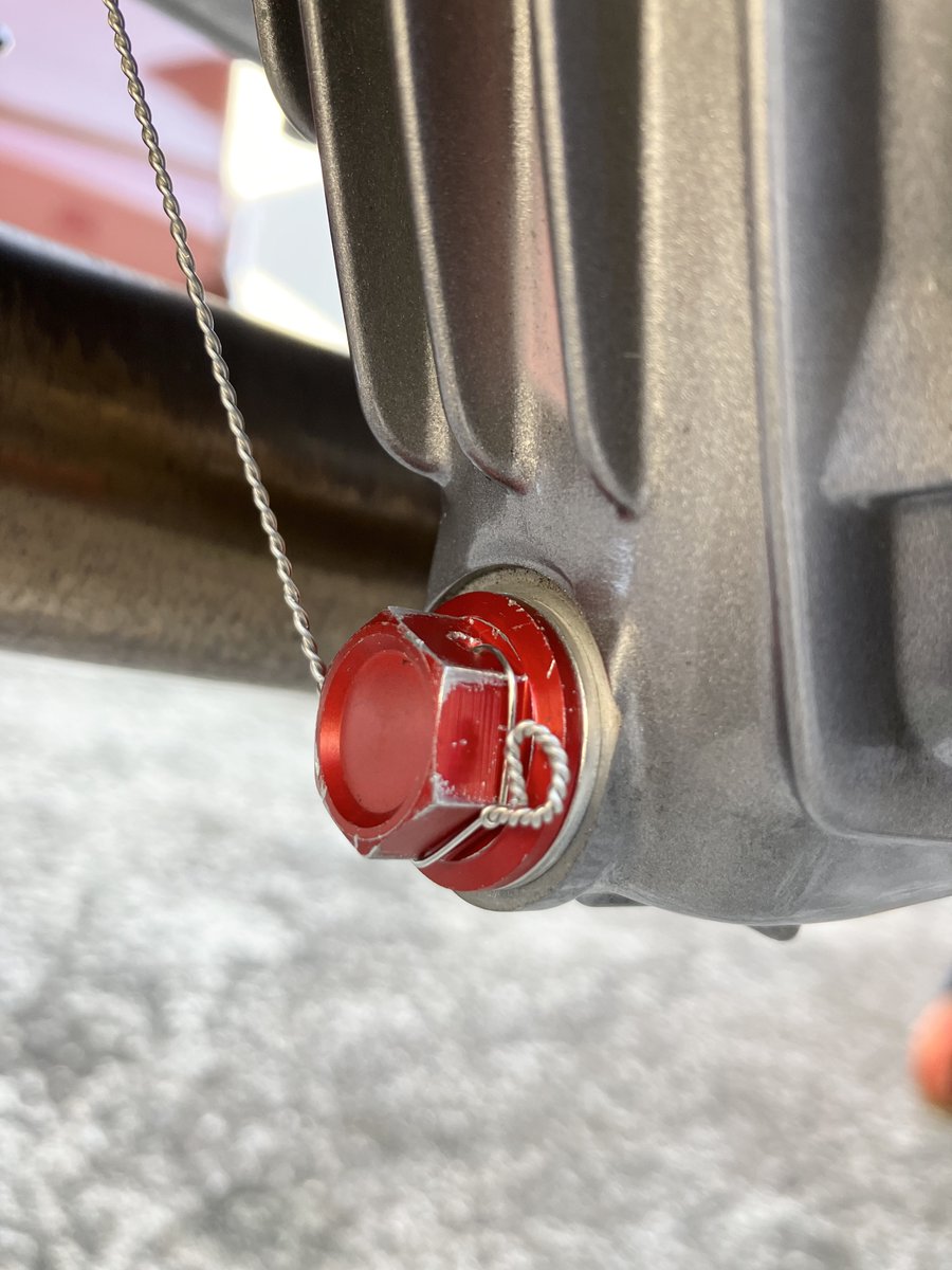 CLUB_No26's tweet image. クルッと輪っか作ると怪我しないんです！
刺さると地味に痛くて指先は血が止まらない🩸