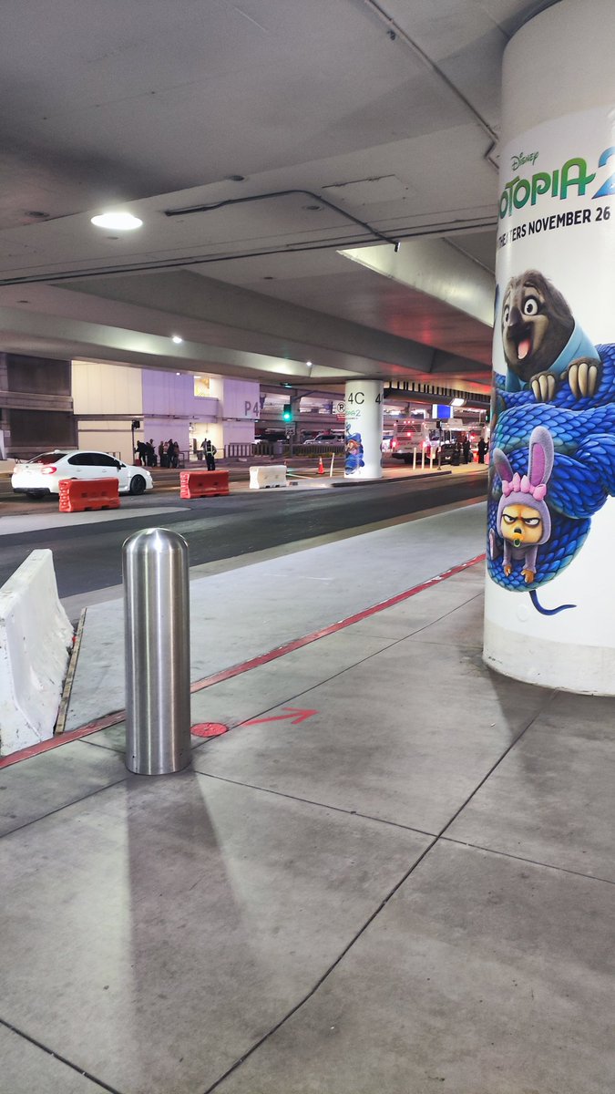 Oh yeah I made it to LAX
The weather's pretty nice