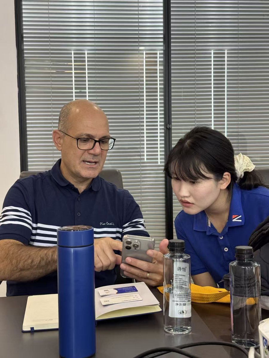 SPCWilliam1's tweet image. A warm welcome to our friends from Brazil 🇧🇷!

The visit ended with friendly smiles, a handshake, and a special gift exchange — a moment that symbolizes our growing partnership and shared vision for a greener world. 🌞

#SolarMountingSystem #Brazil #GreenEnergy #SolarTogether