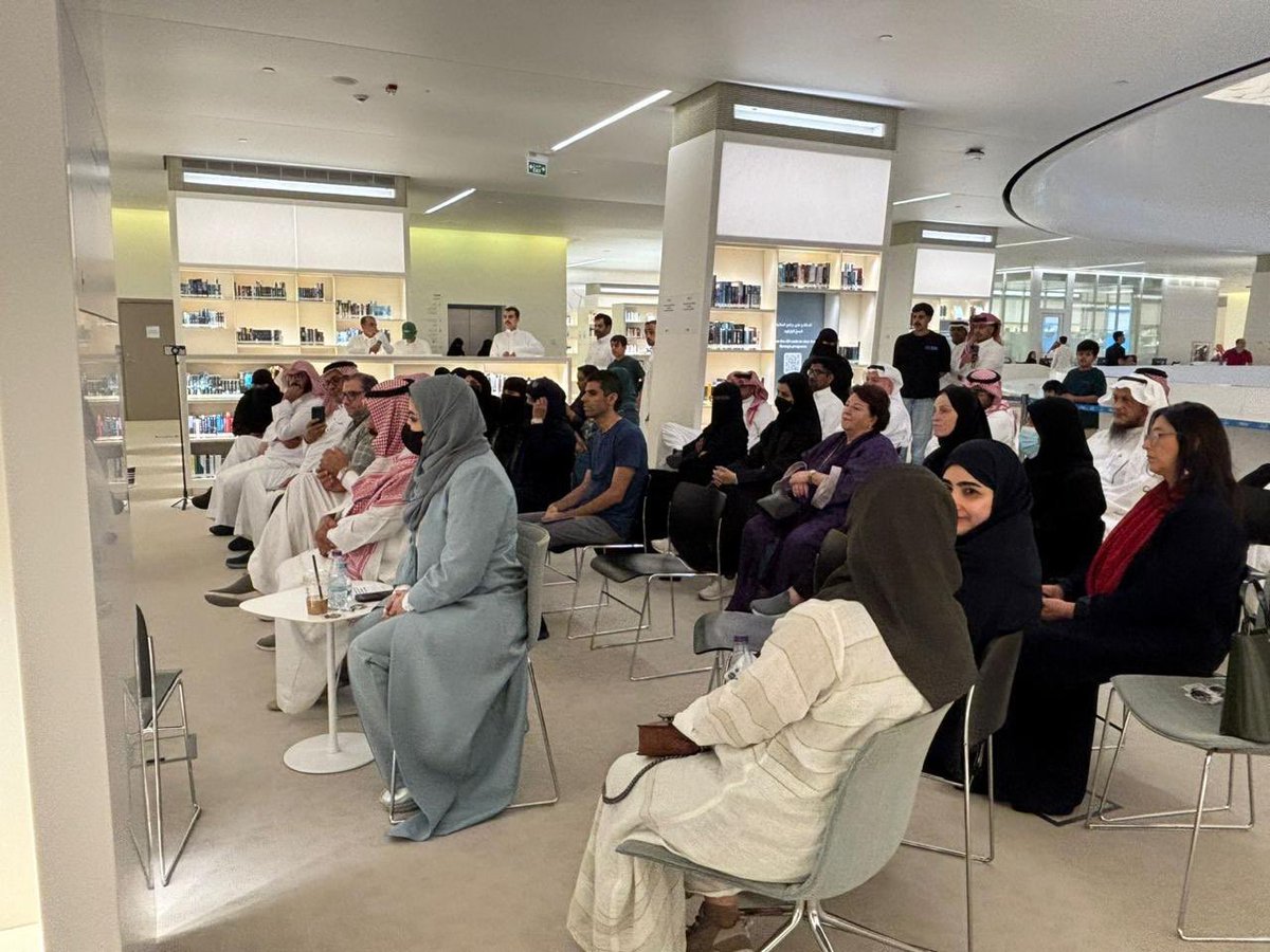 من شغف التطوع إلى العمل المؤسسي في القطاع الثقافي 🤩📚

مكتبة #قراءاتي تشارك سر تحولها الناجح باستضافة المدير التنفيذي الأستاذ/ مشاري عبدالله الناجم في لقاء يحاكي الواقع الثقافي بتنظيم صالون بوح الثقافي.

حيث استعرض للحضور رحلة التحول الملهمة؛ بدءاً من التحديات الأولى في بناء