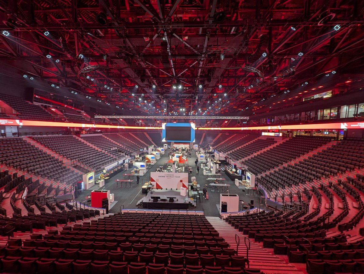 GuidoOswald's tweet image. Let&apos;s go! #DataAIWorldTour 2025 @SAPGarden #Munich