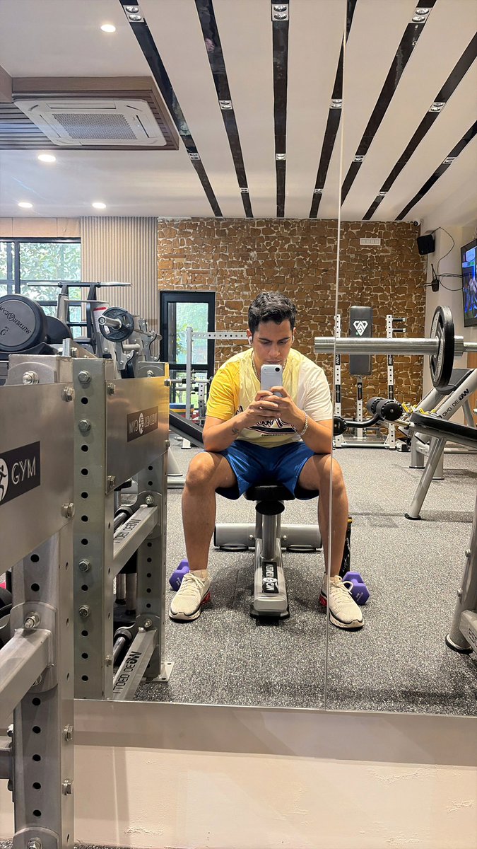 Glad to know that Akash Ambani and I have two things in common:

1. Both use a Jio SIM
2. Both use the iPhone Air 

Thank you for your attention to this matter! 😉