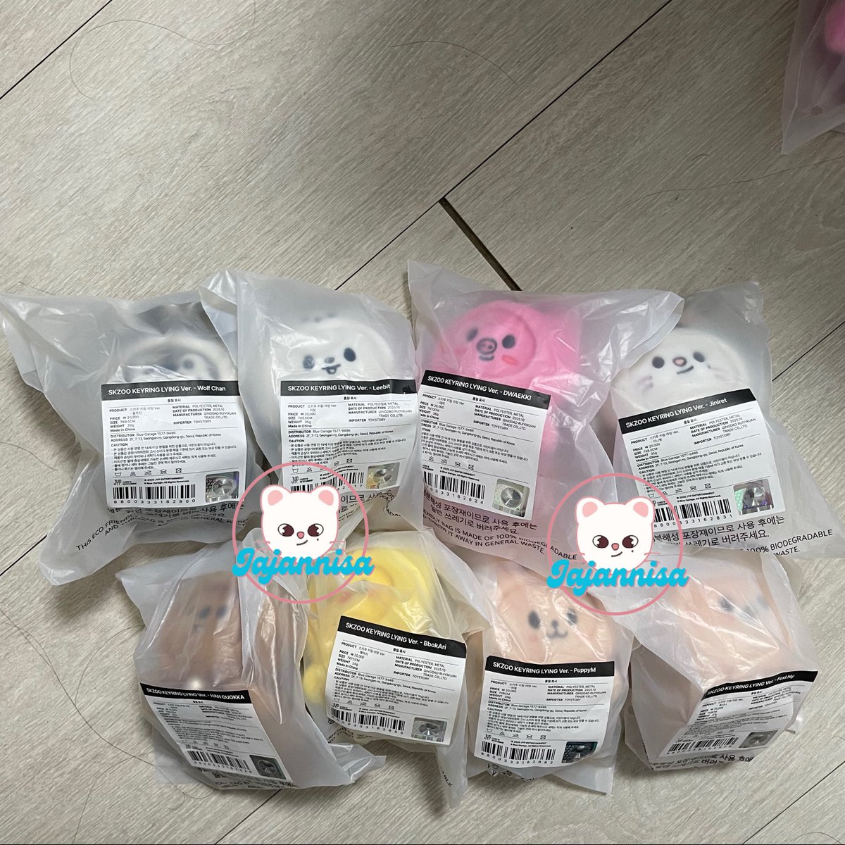 jajannisaa's tweet photo. WTS skzoo keyring lying dominATE celebrATE seoul Stray Kids
 
✅OT8 set IDR 2.550k / $170 USD
🍊 shopee splitpay
📍bekasi, INA🇮🇩
✨Worldwide friendly

T. Lfb jual ww paypal chan leeknow changbin hyunjin han felix seungmin I.N pc photocard lfb pasarskz fanmeeting worldwide photocard #skzwts #skzsell
