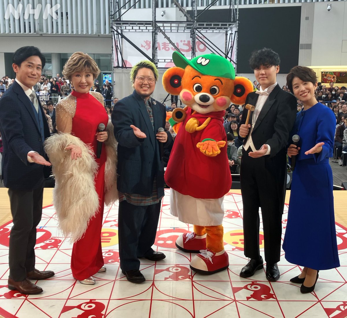 #TOKIO で開幕
#港区 #六本木 #のど自慢 🎤
🏆屋外ステージで大学友人へ #みんな空の下
🎉特別賞　0歳息子が笑顔に #それもいいね
#こっちのけんと さん喜ぶ #ウェイキー 踊る
#小林幸子 さん涙の訳は… 92歳 #長崎の鐘
#六本木純情派 でバブリー✨
#中村勇輝 さん
NHK ONE👉web.nhk/tv/an/nodojima…