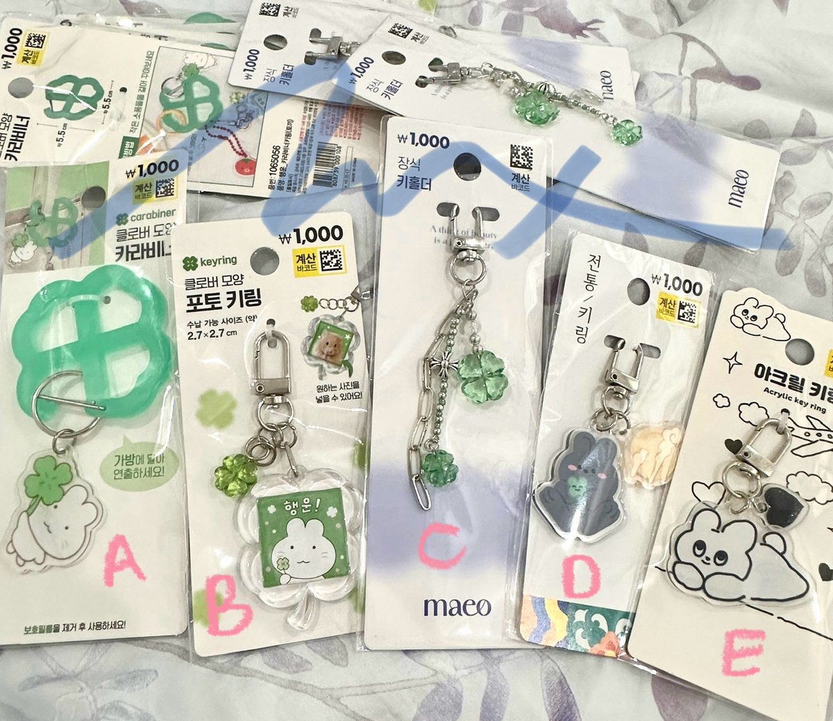 oleh-oleh sokor💗
🐰keyring &amp; carabiner bunny clover (aku ada 10+ pcs)🍀

s&amp;k
• my moots (yg belum, ayo mutualann😗)
• like &amp; rt tweet ini
• reply mau yg mana (tulis max 1 alfabet itemnya) &amp; alasan kenapa mau yg itu
• winner aku yg pick✨
• no hunter please!!!

end &amp;