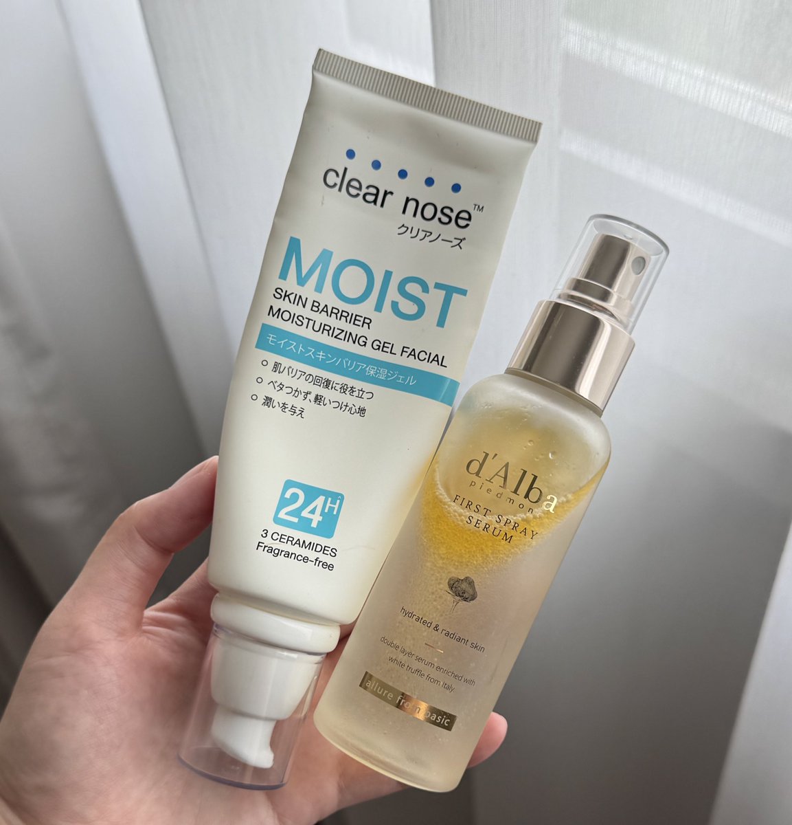 ลดขั้นตอนการลงสกินแคร์หลายเลเยอร์ เปลี่ยนมาเป็น Ice face bath + สเปรย์เซรั่ม + มอยส์เนื้อเบา  ทำให้แต่งหน้าติดทนขึ้นมากกกกกกกกกกก ผิวเย็นลงรูขุมขนกระชับ เมคอัพติดผิว หน้าเป็นคราบน้อยจริง 6-8 ชั่วโมงทำงานเอาอยู่