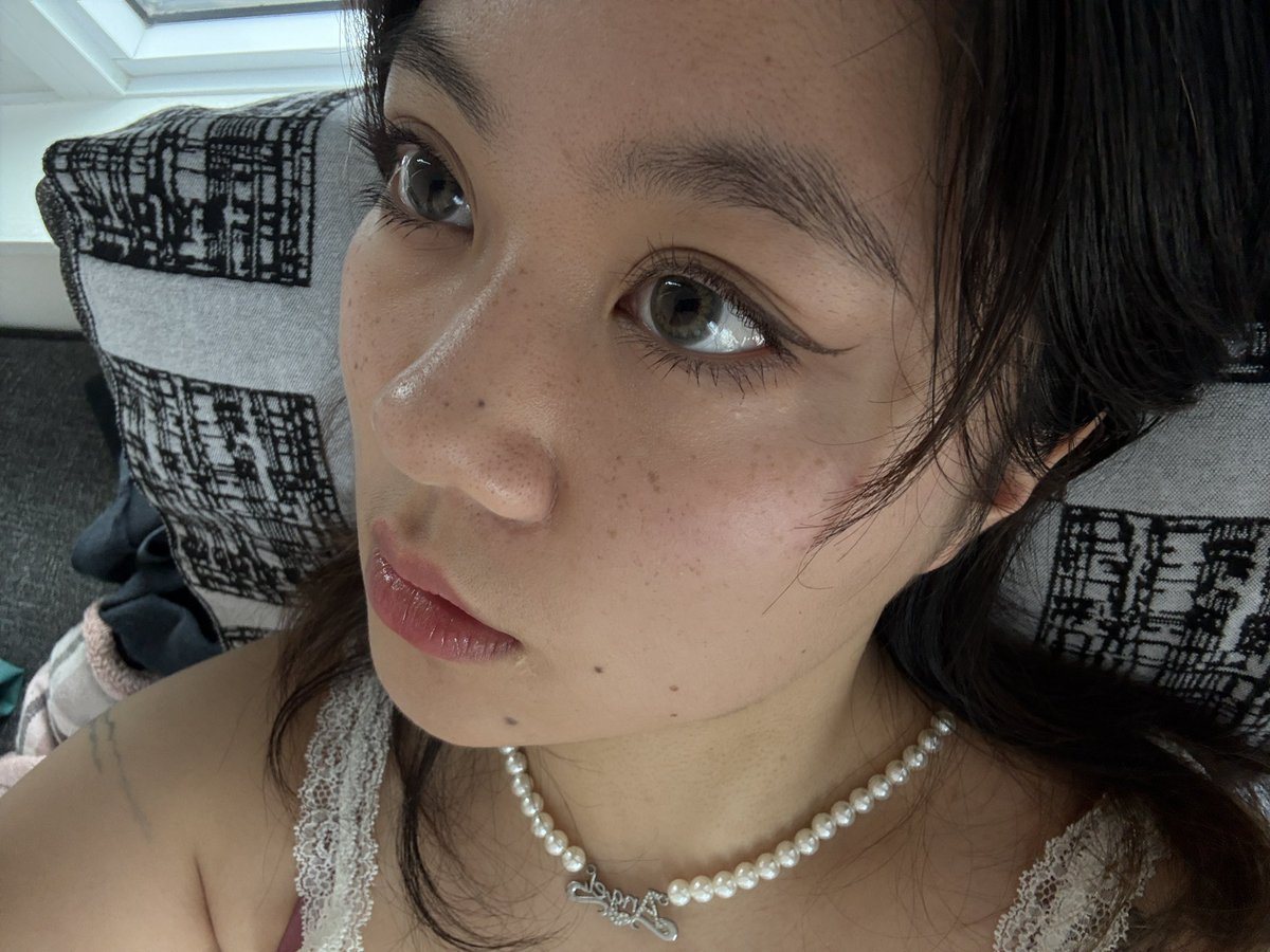 angewxng's tweet photo. doe eyes final boss https://t.co/jrt3PlFfjq