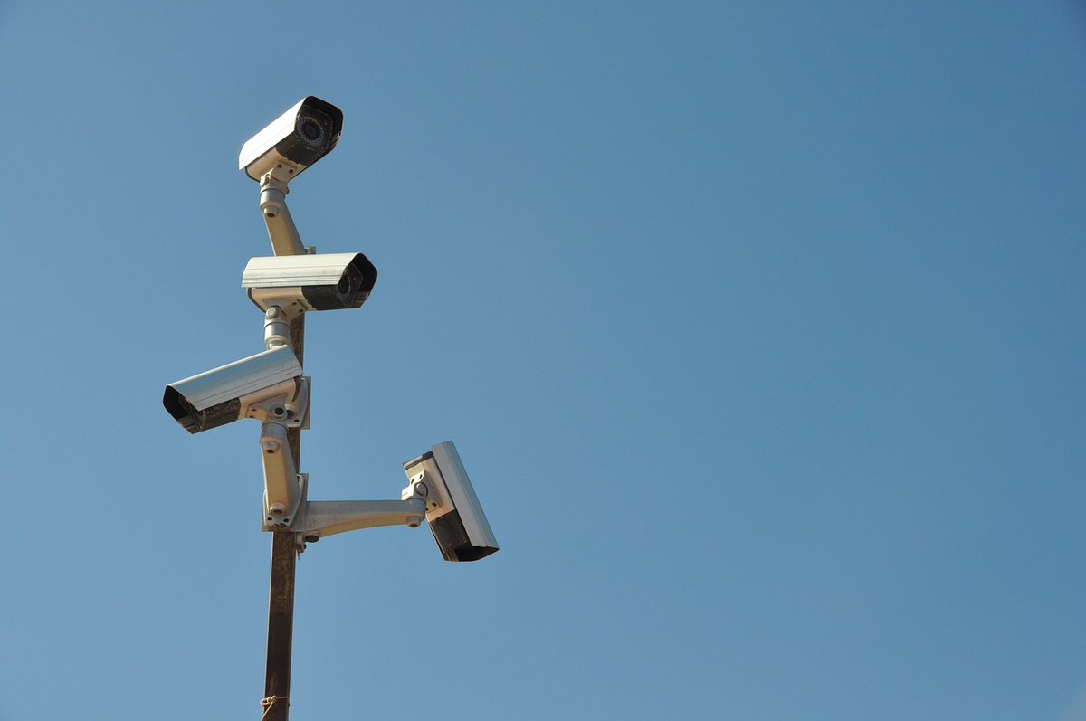 vic_rosello's tweet photo. 📻📺 Aquest matí seré al @BadalonaMati de @bdncom per parlar dels requisits legals per la instal·lació de càmeres per part dels Ajuntaments.

🤔 Seguretat o privacitat? L'entern debat...tu què opines? https://t.co/7ThQgeeKWa
