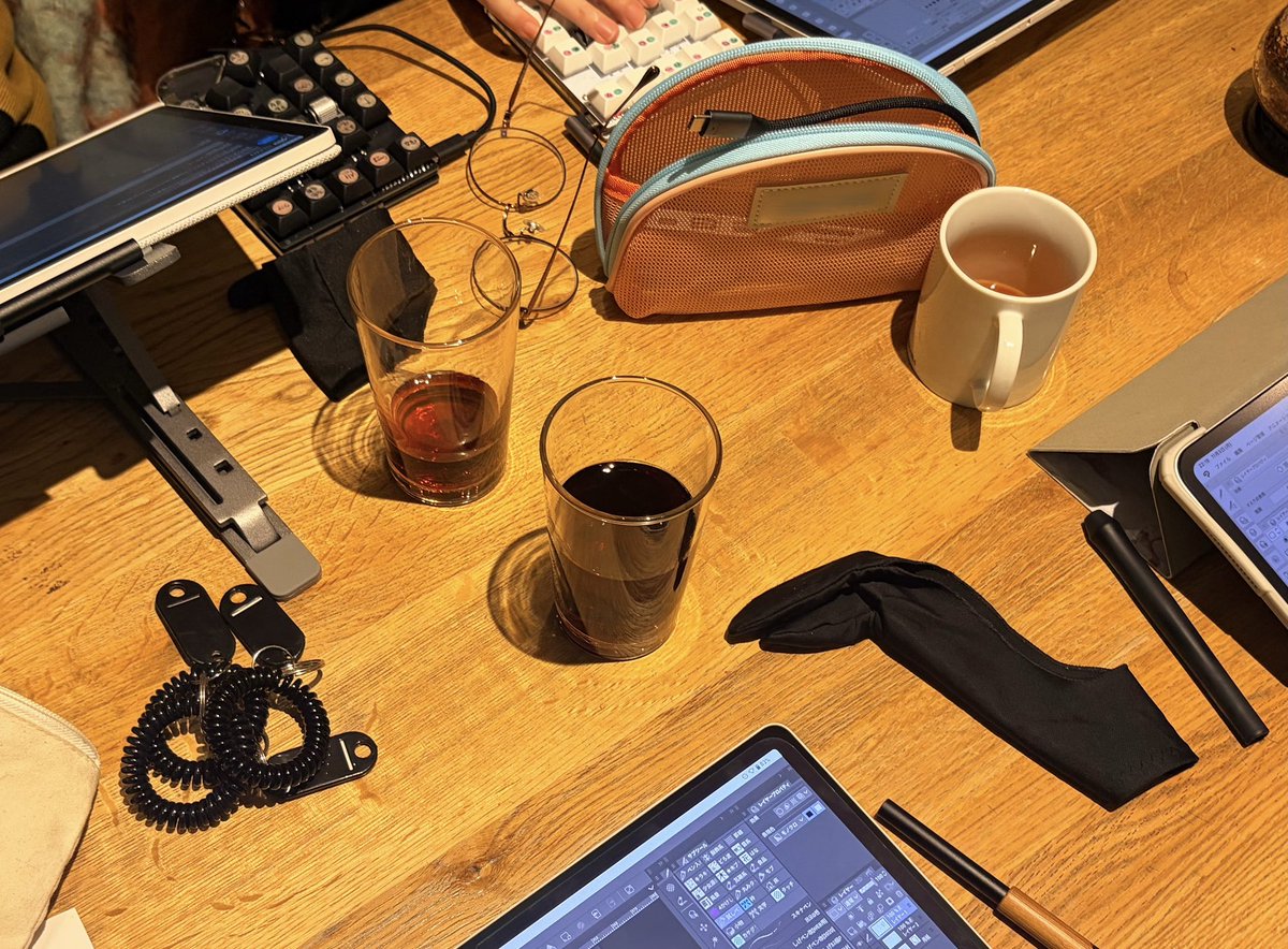 昨日一緒にご飯した友達全員（私以外）が発売されたばかりのMovinkPad Proを購入しており、さらに全員が持参しており…食後移動したカフェでいっぱい触らせてもらったんですが…数年振りのワコム、めちゃくちゃいいな〜〜〜〜と思うなどした