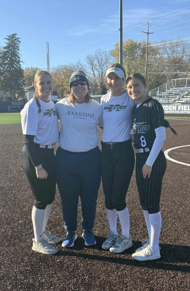 isabel_stevens8's tweet photo. Enjoyed my day at the Augustana camp! Made it even better to be with these girls.
#rollspeed 💚💚 https://t.co/dDDGrz9xrB