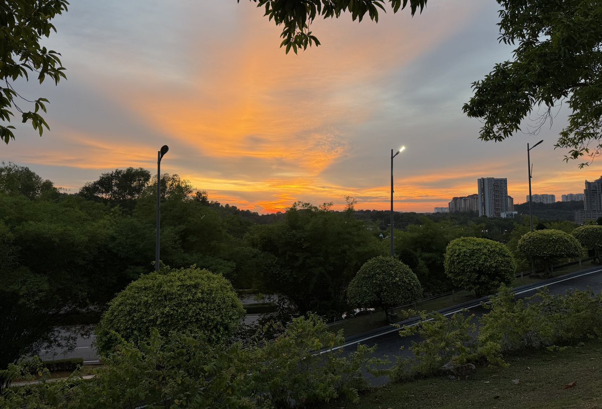 foreverjudge7's tweet image. Sunset📍PICC

🟠 Cosmic Orange

#iPhone17 #iPhone17Pro #iphone17promax #sunset #putrajaya #malaysia