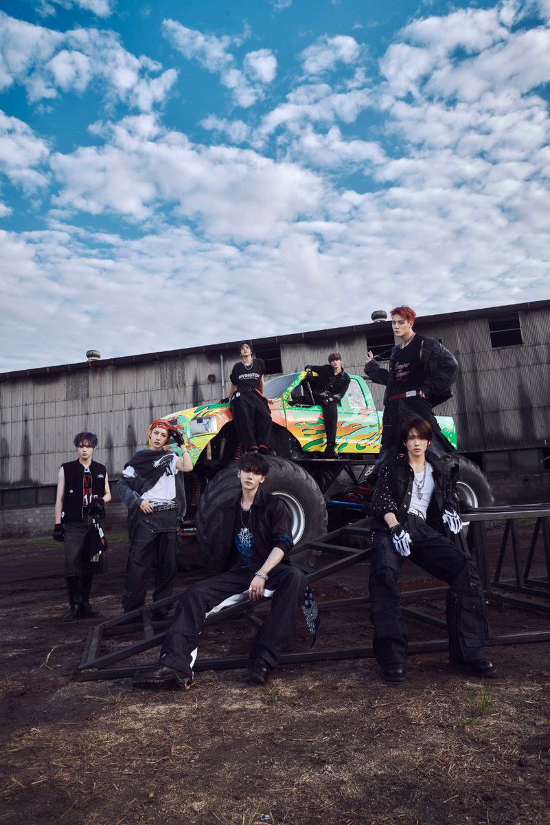 Najaeming's tweet image. The ground shakes beneath us, engines roar like thunder, this is BRING IT ON: No Backing Down. there’s no hesitation, no fear, only the fire that drives us forward. the sky stretches wide and endless, but it still feels like we’re the ones owning it.