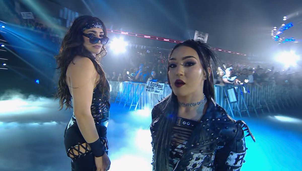 chicoestetos1's tweet photo. Star☆girl for a reason ✨🤍
#MondayNightRox

back to back winsss 🤍🖤
@roxanne_wwe | #WWERaw https://t.co/C2s3c8poJt