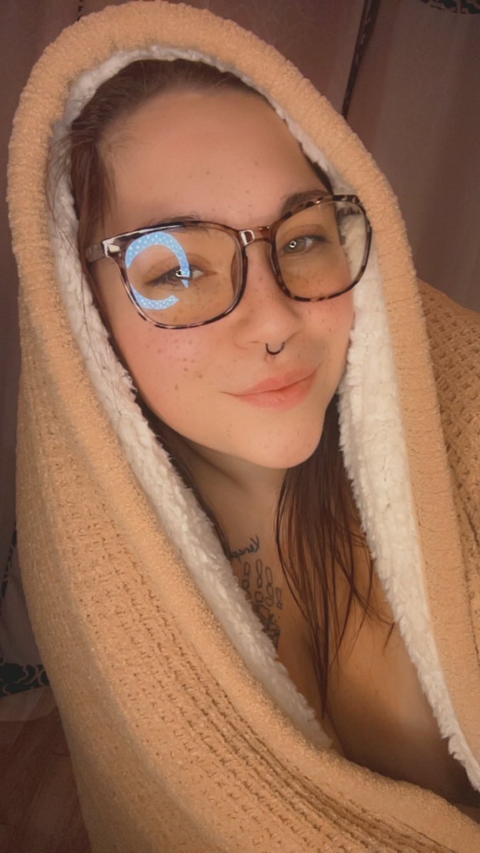 thebeanz69's tweet photo. When bestie gets you a blanket obviously you spot photos with it naked https://t.co/9NkLcDg2yy