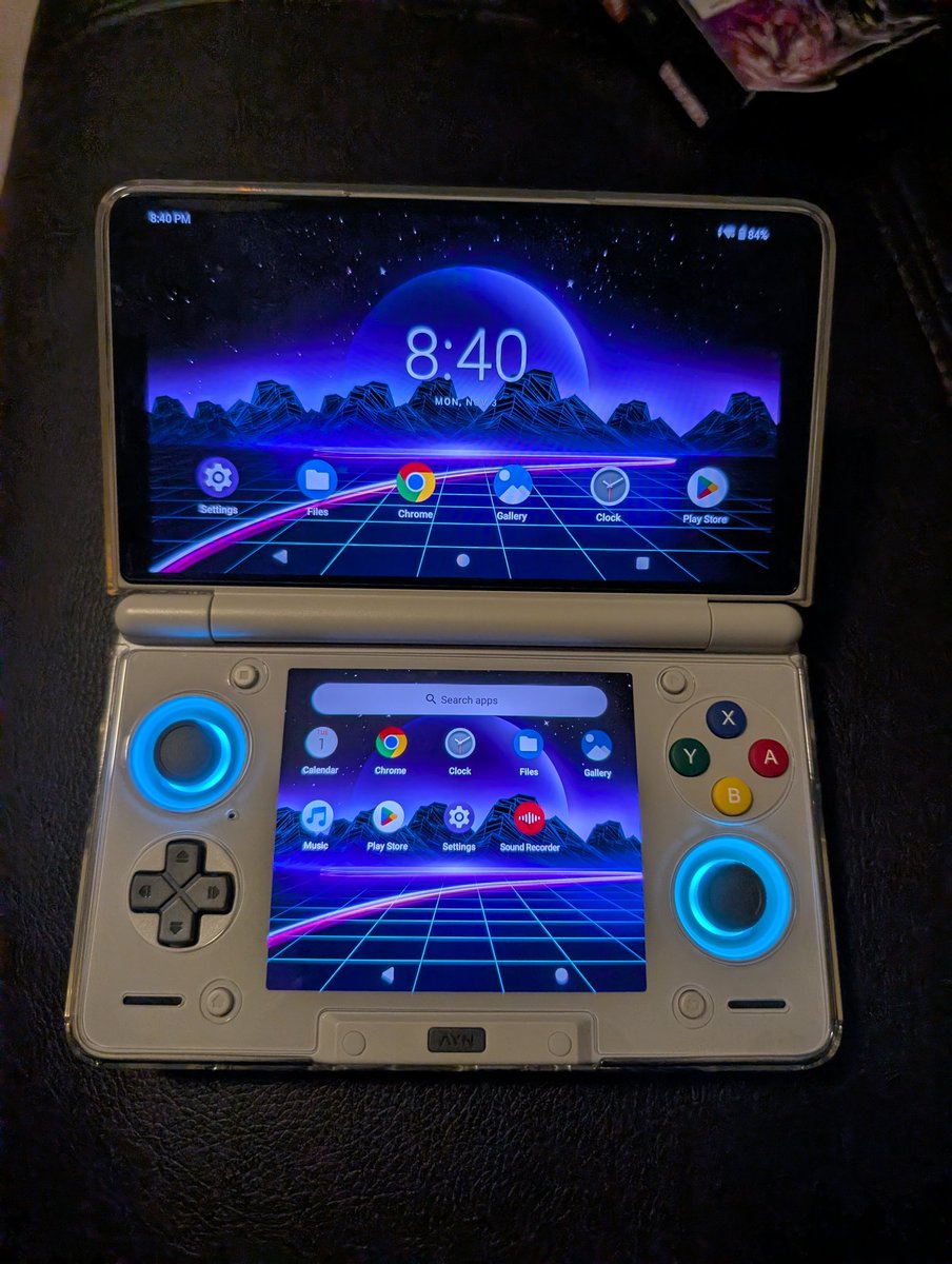 My AYN Thor is here! Can't wait to fiddle with this and see what I can play on the go