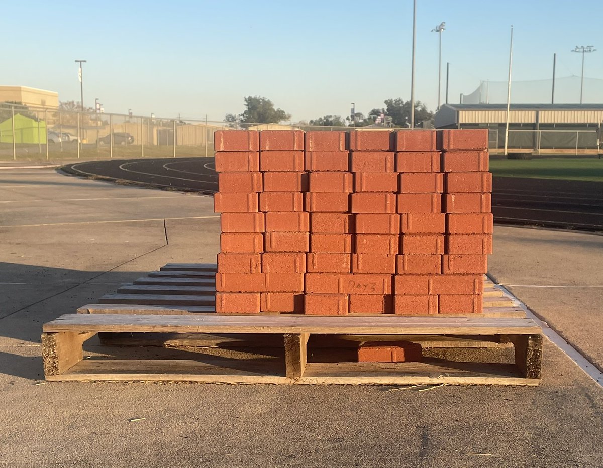 When you have 473 total yds Offensively averaging 10yds/play &amp; your Defense holds your opponent to 3yds/play &amp; 7/11 possessions are 3/outs….you have a lot of bricks to add to the foundation!
#StackinEmDeep
#StackinEmWide
#BrickByBrick25🧱