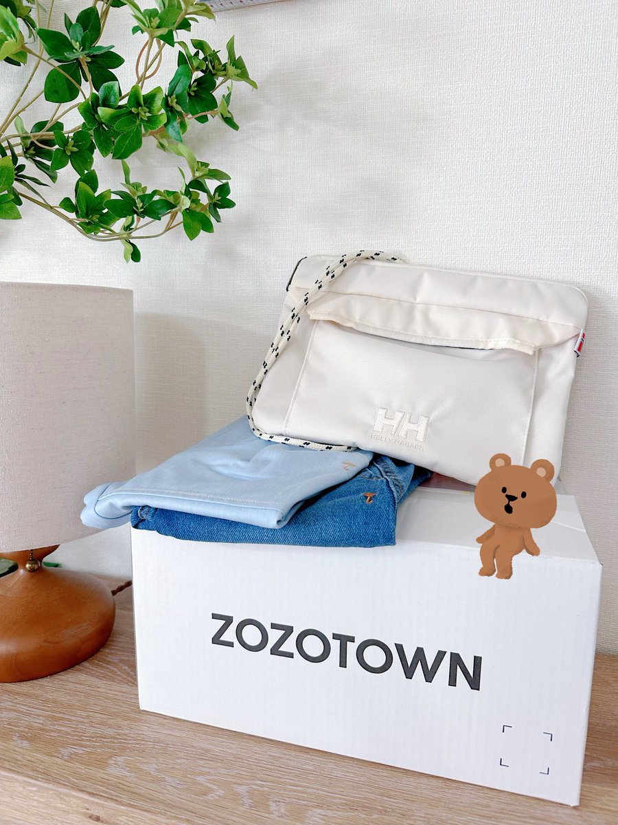 Halmalony007's tweet photo. @zozojp 

ヘリハンのサコッシュと子どもの服購入したら白のZOZOTOWN届いた😍📦

サコッシュがイメージ通りの大きさすぎて、今日からガンガン使えそう♡

子どものモイモルンのデニムは、ライトブルーとインディゴっぽいものを💕
最近よく転ぶから、膝に穴あきませんように🙏🏻🌟

#ZOZOWEEK箱CP https://t.co/NcQyFVqza0