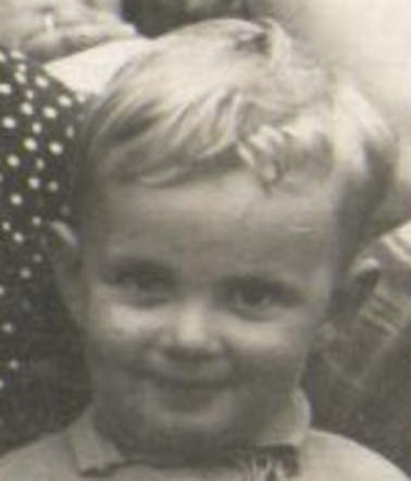 4 November 1930 | Dutch Jewish boy, Benjamin Straus, was born in Bergh.

He was deported to #Auschwitz from #Westerbork in December 1942. He was murdered in a gas chamber after the arrival selection.
---

A short video about the first two gas chambers created near Auschwitz