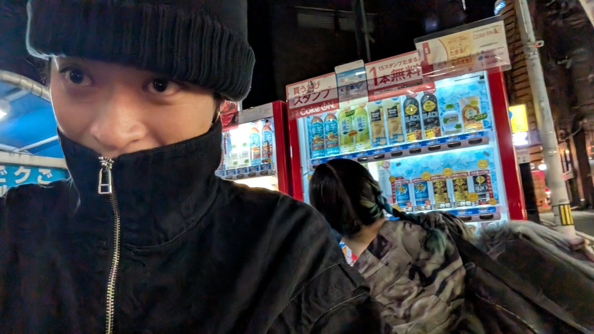 この子お肉見ていやらしい事言ってる。なんやかんやで最後まで隣にいて拓也さんこれ飲んでって水買ってくれた可愛い奴、ここに置いておくね。
シェボラル?なんかしらんけど。
chevonありがとね。Xアップするの約束しちゃったから久々の投稿でした。