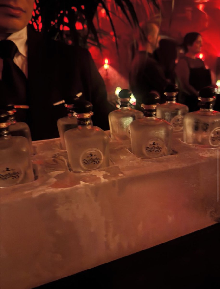 theasapr's tweet image. Gene’s dirty 30’s 🖤🥂