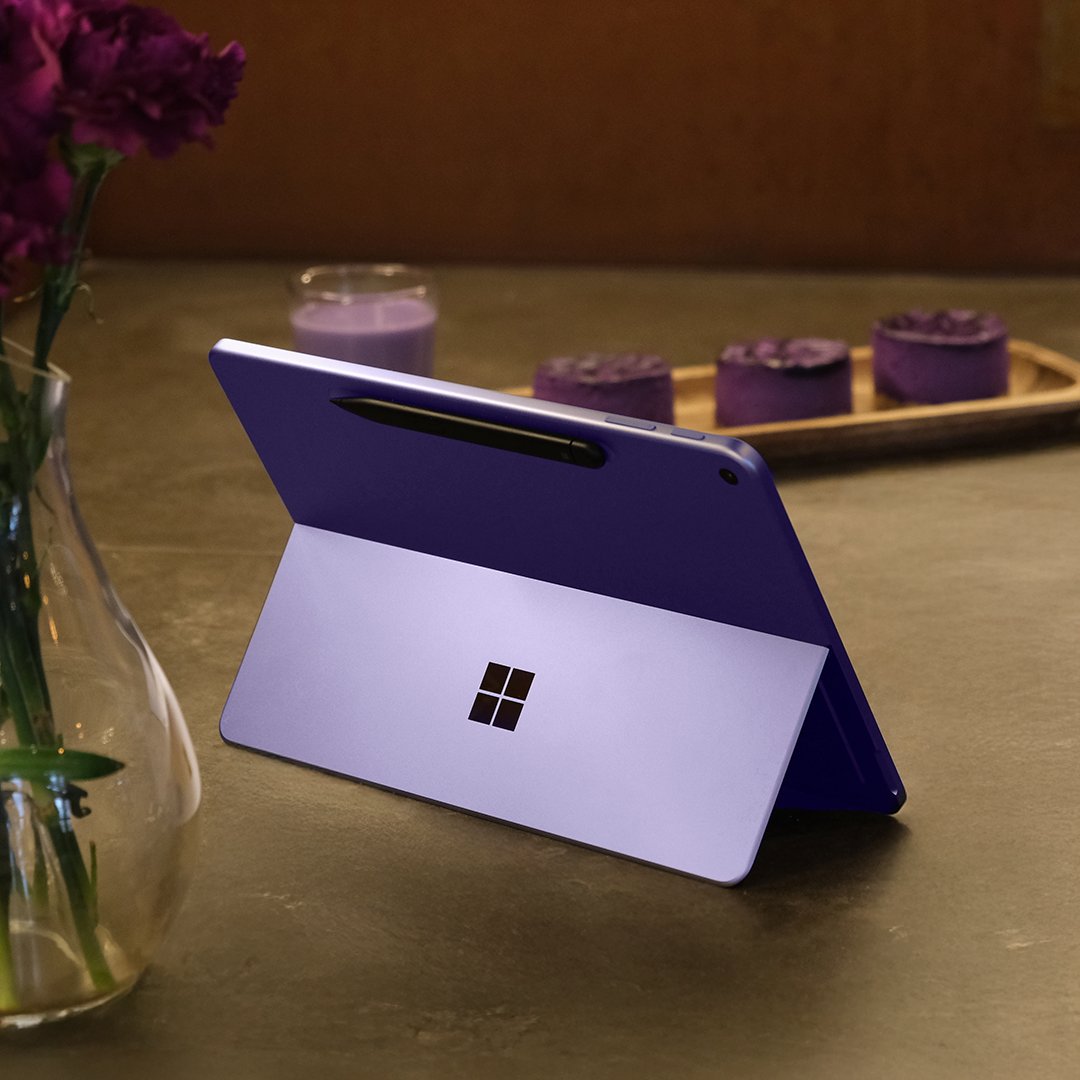 SurfaceJP's tweet image. ⋱ 三連休明けはバイオレットで💻💜 ⋰

三連休が終わり、また新しい 1 週間がスタート！
11 月のはじまりでもありますね👏

気分を上げるために、鮮やかなバイオレットの #Surface Pro をチョイスしました✨

▼Surface Pro の詳細はこちら
msft.it/6017tGvCD

#CopilotPC