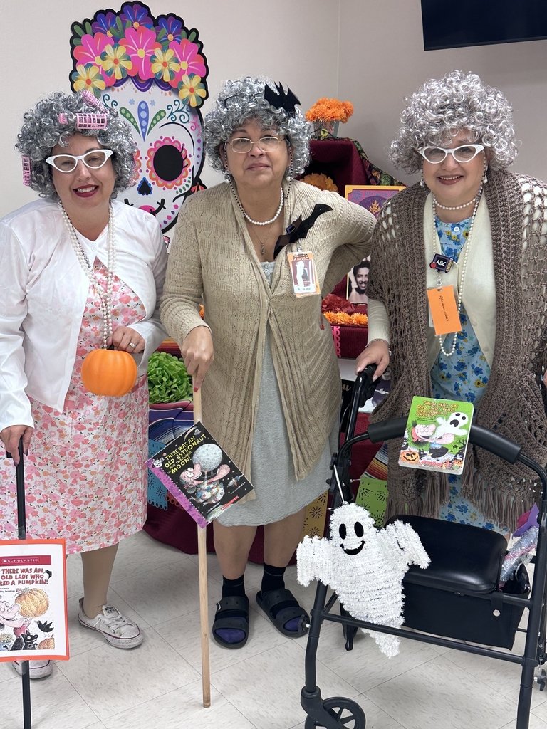 swisd_hcsa's tweet image. We had such a fun week! More of our Book Character Parade!
#SWISDHEROS #RootedHiddenCove #RootedSWISD