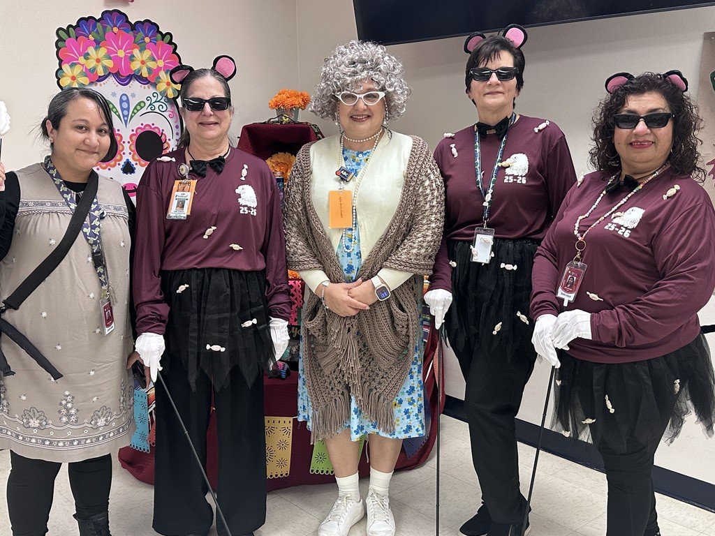 swisd_hcsa's tweet image. We had such a fun week! More of our Book Character Parade!
#SWISDHEROS #RootedHiddenCove #RootedSWISD