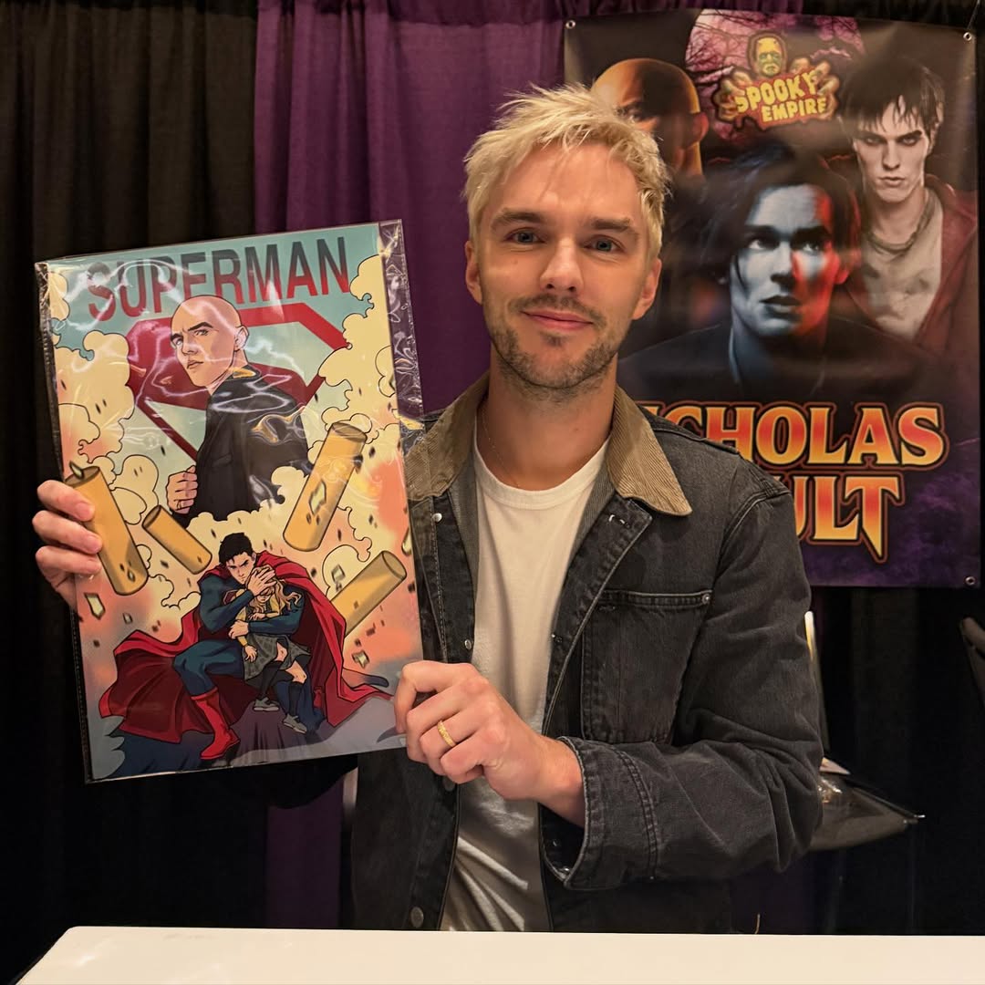 nick posing with a fan's art at spooky empire!

📸: outofthisworldpins