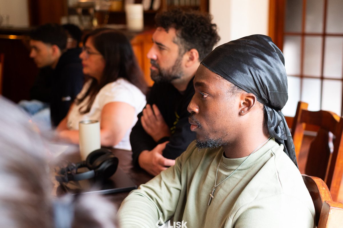 judicodes's tweet image. Kicked off the day having a 1:1 session with Rob Markovic, got loads of insight on how we can better market @lets_dap 

Attended @cryptowanderer workshop where he gave us a mental exercise and we had to think about our solutions from a different perspectives. What stood out for…