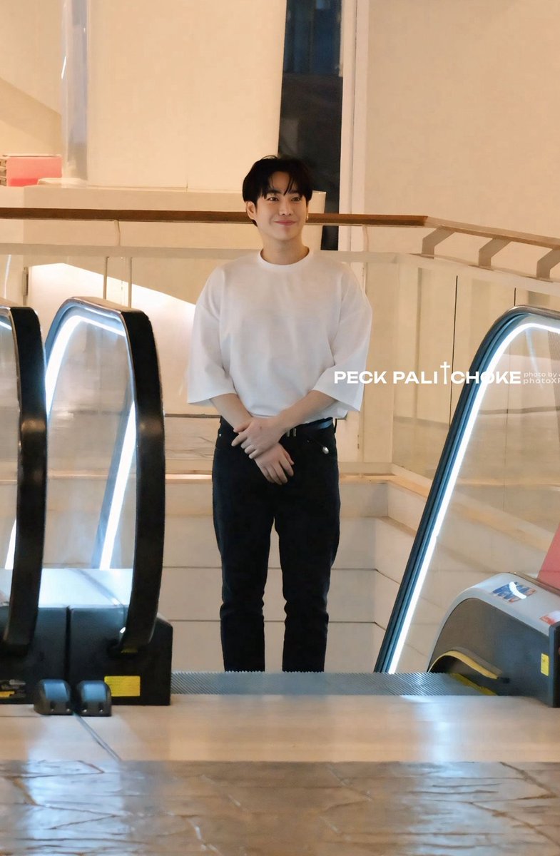 ตอนยังไม่เห็นหน้าเจ้า (นุช) ทำหน้าเศร้า.... พอได้เห็นเท่านั้นแระ 😁
<a href="/peckpalit/">Peck Palit</a> 
#เป๊กผลิตโชค
#PeckPalitchoke
#photoxpeck
#Palitgallery