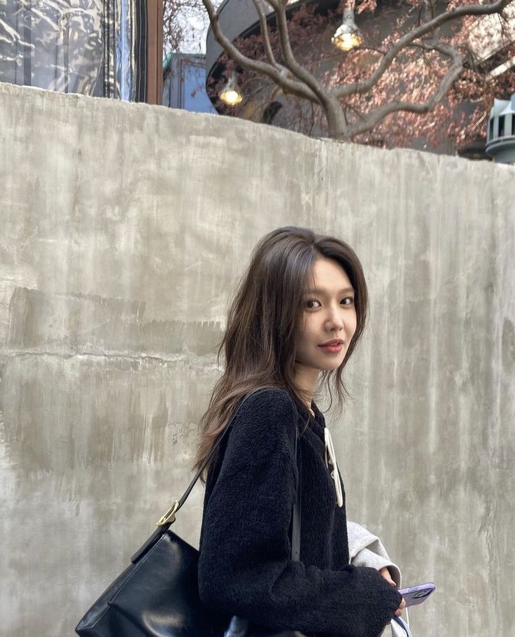 dendllion's tweet photo. ㅤ

Obrolan singkat dibalik foto,

Nana : jangan difoto, belum mandi aku.
Ratri : ndak apa, Bu. Fotonya ndak berbau kok. https://t.co/NJ2cWqGfgS