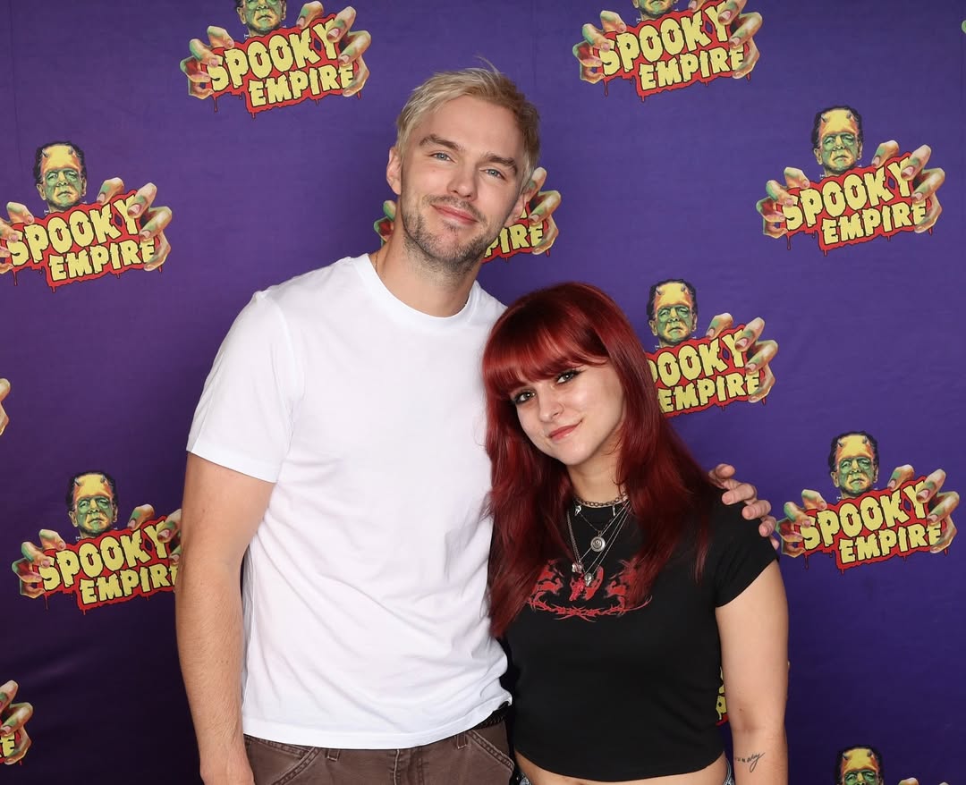 nick with fans at spooky empire last weekend

📸: joe_moodysmind_ultimate, sallisaffiotiactress and sam_mich_k13