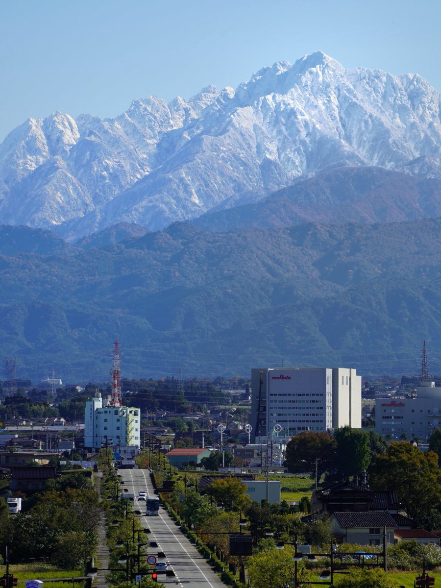 今シーズン1番の立山連峰。
何度見ても涙が出るくらい美しい。
富山に住んでいてよかった！