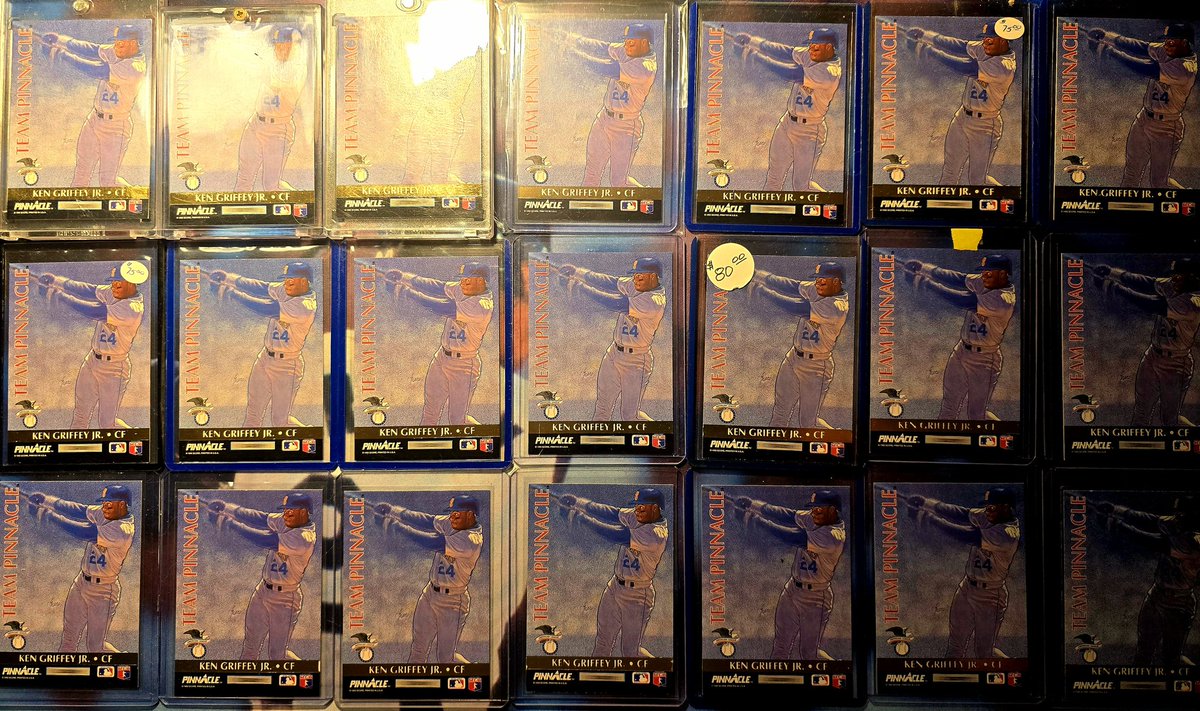 I have a Team Pinnacle and Pinnacle Chicken problem. Thats a 1/1 "statement" <a href="/Mariners/">Seattle Mariners</a>
<a href="/MLB/">MLB</a> <a href="/FanaticsCollect/">Fanatics Collect</a> <a href="/PaniniAmerica/">Panini America</a> #collecting #hoarding