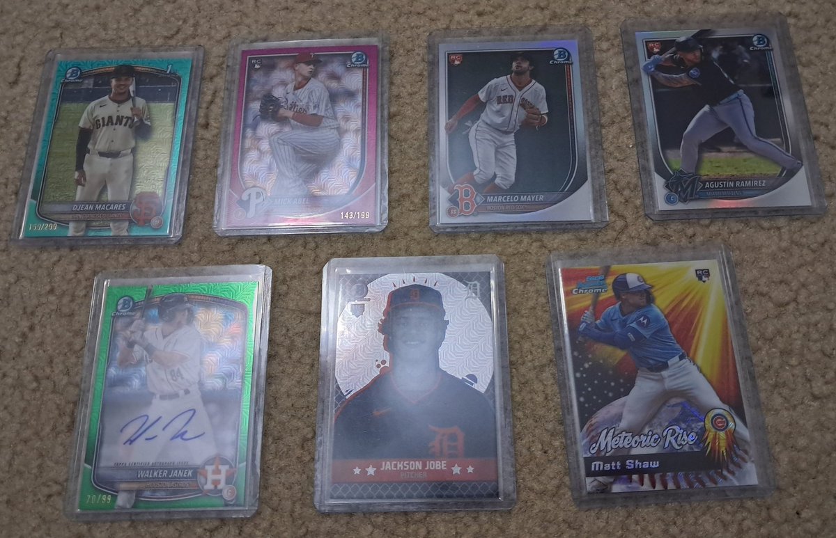 copper_age_comm's tweet photo. Ripped some #BowmanChrome megas with the family tonight.
@kiki_stotch & the boy pull all the hits save the #GusBus RRR.
Really like the Bowman Ascensions design.
Having much better luck with Chrome than we did standard.
@CardPurchaser https://t.co/OJJoyjwL4w