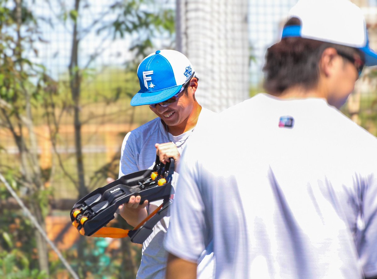 emmybbc's tweet photo. #lovefighters #上川畑大悟
秋季キャンプ1クール終了
エスコンで練習する姿に感慨
🏕️
夏から秋、怪我の心配もあったけど離脱なく
腰に何か器具を付けた時も心騒いだけど体幹などを整える器具と知り胸を撫で下ろした
楽しそうに?ガチャガチャしていた
キャンプも怪我なく過ごして下さい
⚾️
#ReaLine という器具
調べたら大谷選手の妻真美子さんがモデルに…
https://t.co/TopoyXqkkR