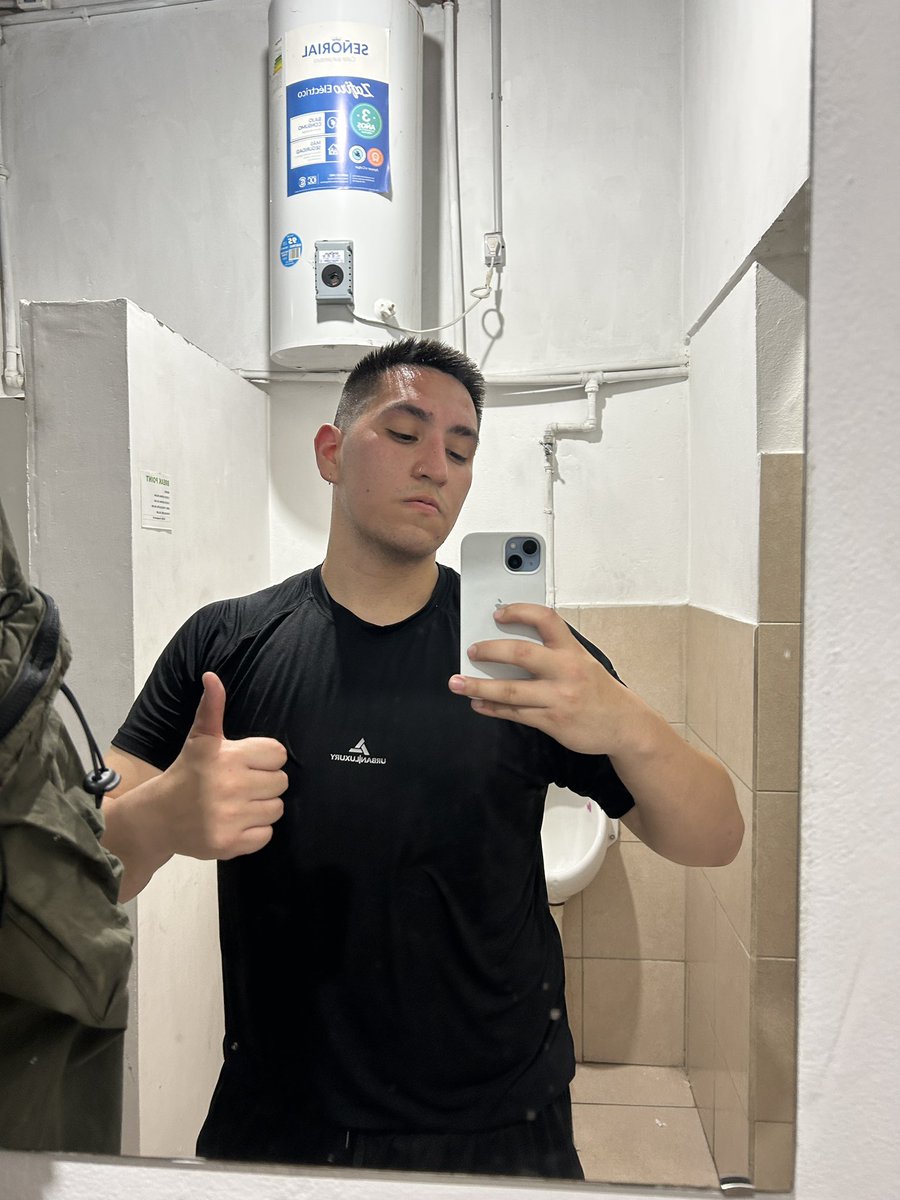 servinvalentin's tweet photo. el baño del box +1000 de aura https://t.co/V3n3rAe1L7