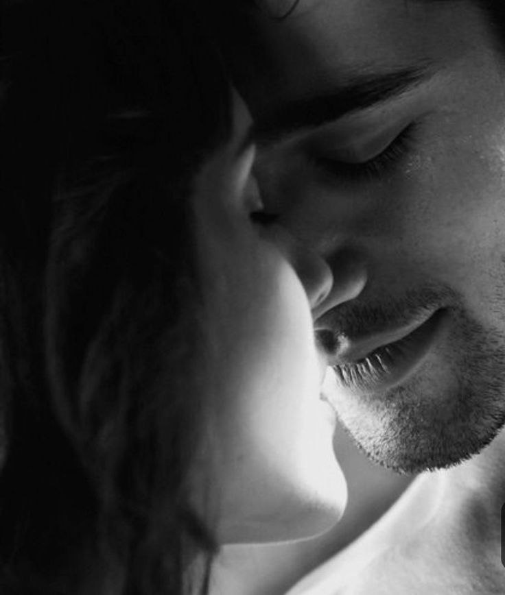 Como no amarte
si fuiste tu
quien me enseñó a ver más alla
del cuerpo físico
fuiste tu
quien con esa tierna mirada
me abrió los ojos del alma
Fuiste tu 
quien me hizo descubrir cosas
que jamás imagine sentir
sentimientos que pense
no volvería a tener
sueños que nunca soñé