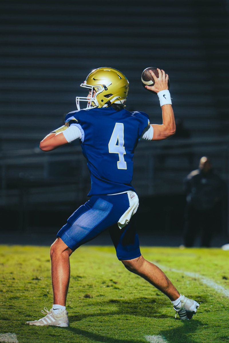 Check out my Sophmore Regular season highlights!! Playoffs this week!!
28’QB 
6’1 180lbs
12 D1 Offers
STATS:‼️‼️
2,700 passing yards 
33 TDS
1 INT
63% comp
(hudl.com/v/2ScV3t)
FIRST 5 GAMES⬆️
(hudl.com/v/2T5704)
LAST 5 GAMES⬆️
<a href="/Coach_Grass/">John Grass</a> <a href="/247recruiting/">247Sports Recruiting</a> <a href="/RivalsCamp/">Rivals Camp Series</a>