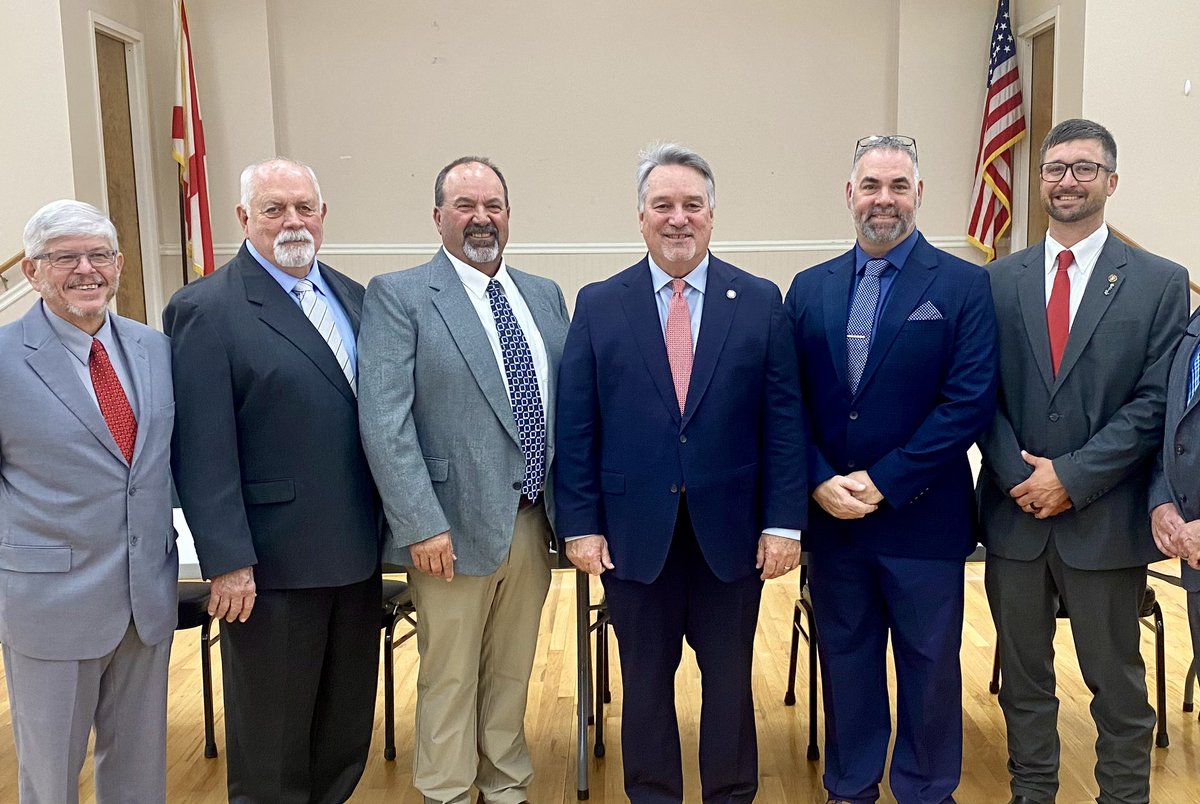 RepLedbetter's tweet image. It was an honor to administer the oath of office to newly elected mayors and council members from Rainsville, Mentone, Shiloh, and Powell this evening. As a former councilman and mayor, I’m proud to see my friends step up to lead their communities and improve DeKalb County.