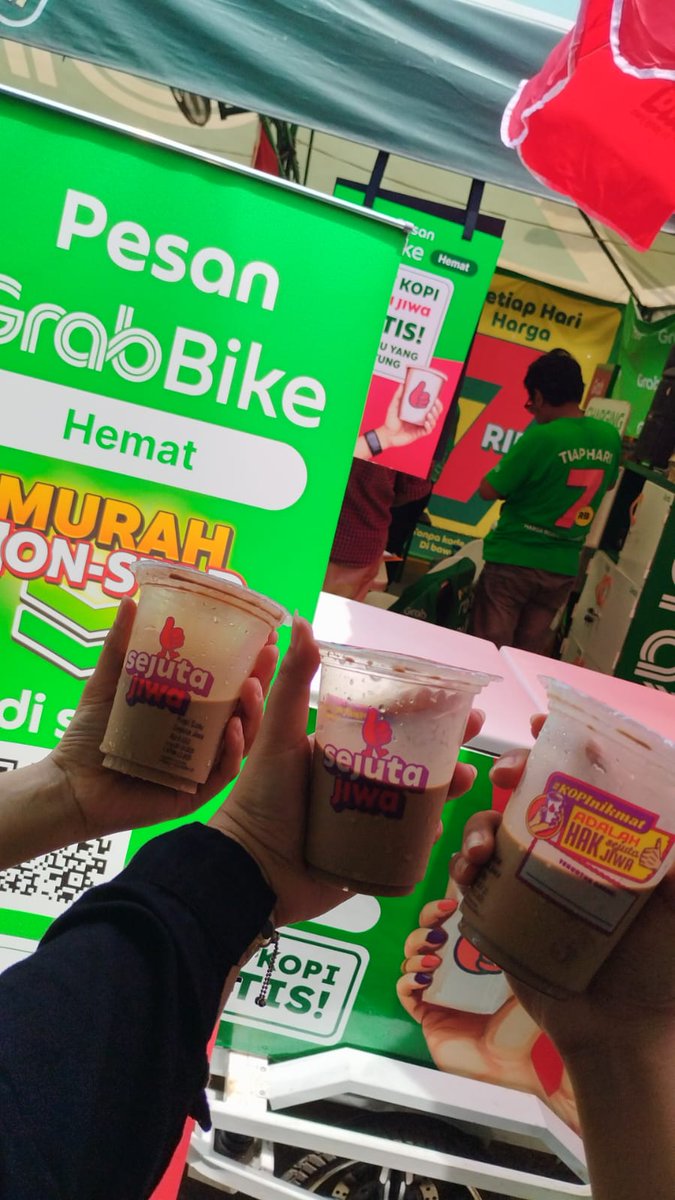 BelindaIzora's tweet image. Ada yang suka ngopi? Grab x sejuta jiwa lagi ada promo lucu, kopi gratis buat yang pesen grabbike pake kode KOPIGRATIS di stasiun jabodetabek kaya stasiun UI, stasiun Bogor, stasiun Palmerah, dan masih banyak lagi

#Infopromo #kopigratis #tipshemat